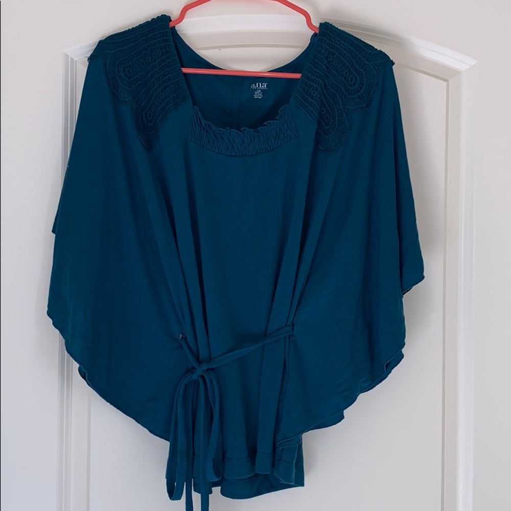 Women’s Bell sleeve top